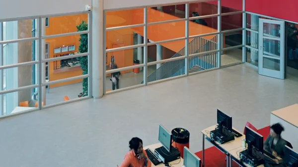 Conductive linoleum flooring